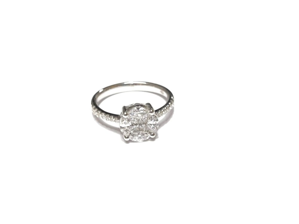 Anel Solitário em Ouro Branco 18k com Diamante II