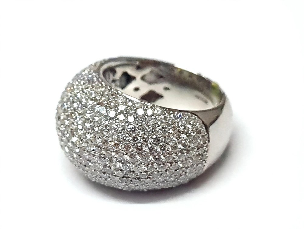 Anel em Ouro Branco 18k com Diamante