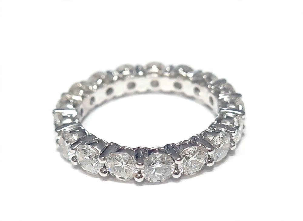 Aliança em Ouro Branco 18k com Diamante