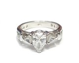 Anel Solitário em Ouro Branco 18k com Diamante