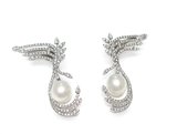 Brinco em Ouro Branco 18k com Diamante e Pérola