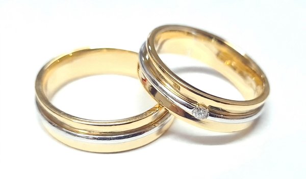 Aliança em Ouro Branco 18k com Diamante III