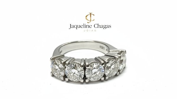 Aliança em Ouro Branco 18k com Diamante