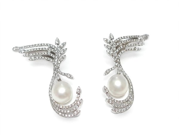 Brinco em Ouro Branco 18k com Diamante e Pérola
