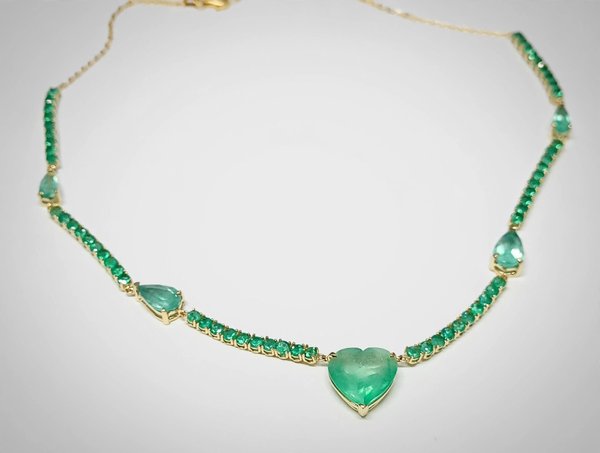 Colar Coração em Ouro Amarelo 18k com Esmeralda