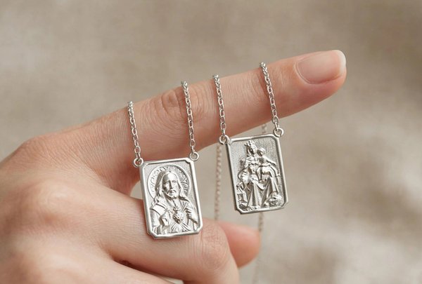 Escapulário em Ouro Branco 18k