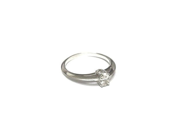 Anel Solitário em Ouro Branco 18k com Diamante